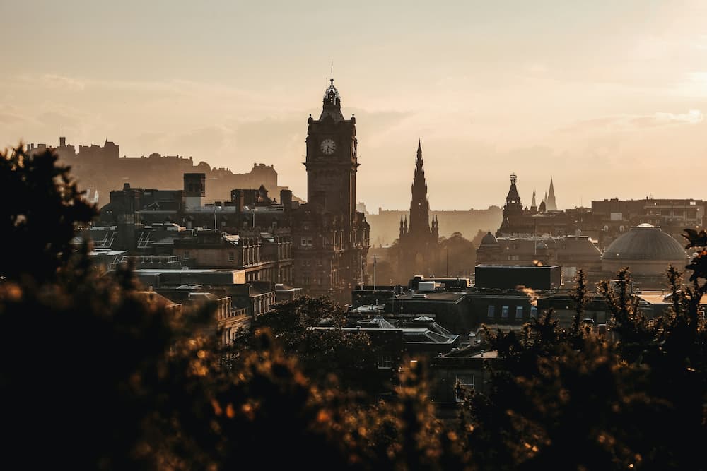 What is happening in the local Edinburgh and Lothians property market?